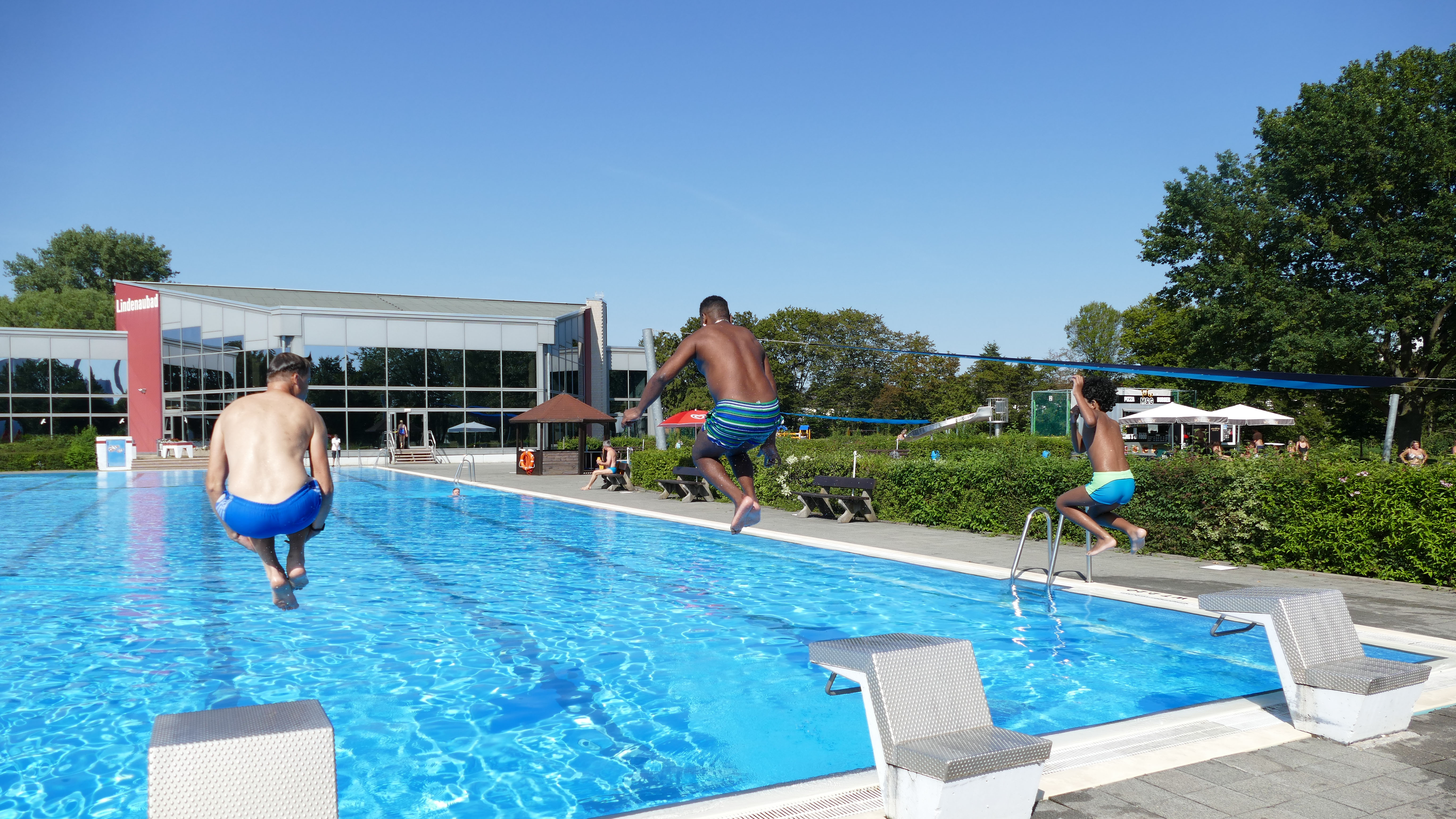 Freibad Sprungturm 1600x900